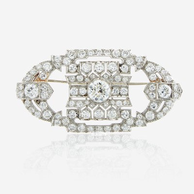 Lot 8 - An Art Deco diamond and platinum brooch